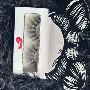 Dramatic Strip Lashes